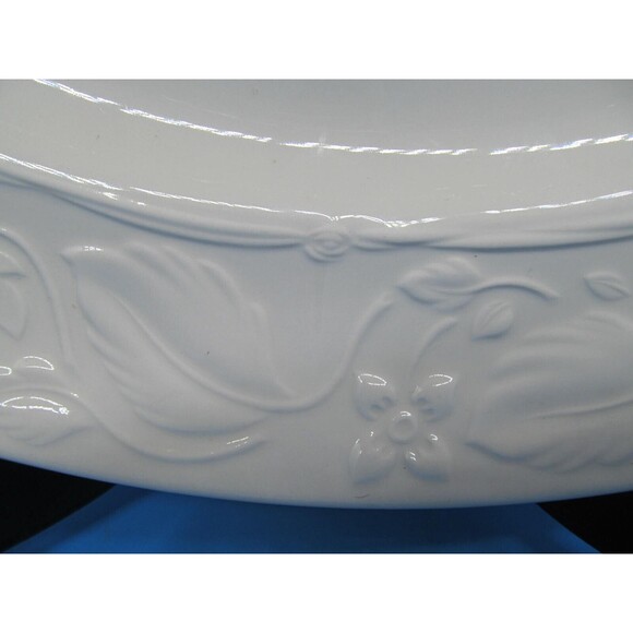 Wedgwood Home Amway 1998 White Serving Oval Plater Embossed England 14" - Picture 5 of 8